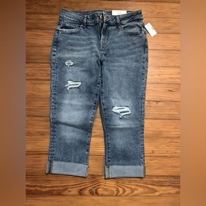 Maurice’s mid rise capri distressed jeans 10
